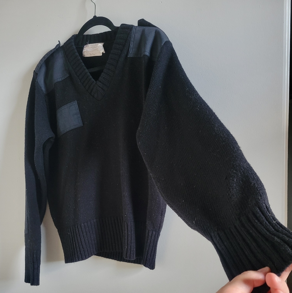 Logan Military Supply Mens Sweater V Neck Commando Patch Black Made in USA Sz Sm - Picture 12 of 13